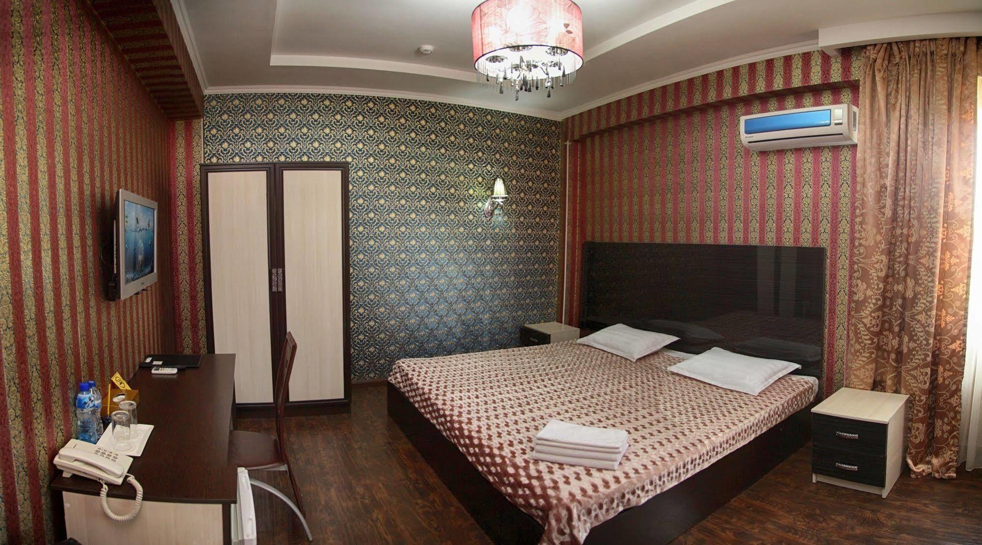 Voyage Hotel Бишкек Экстерьер фото