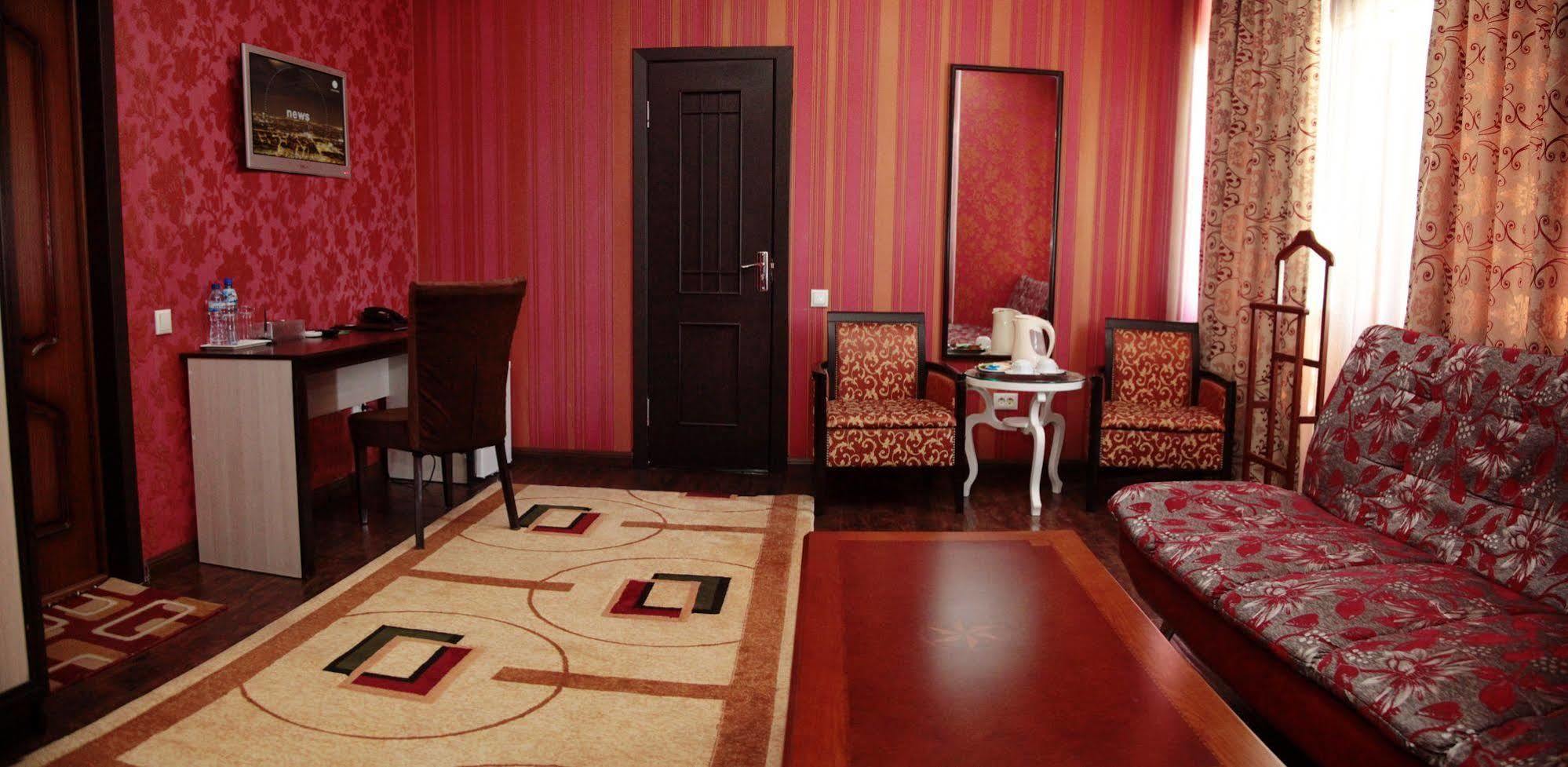Voyage Hotel Бишкек Экстерьер фото