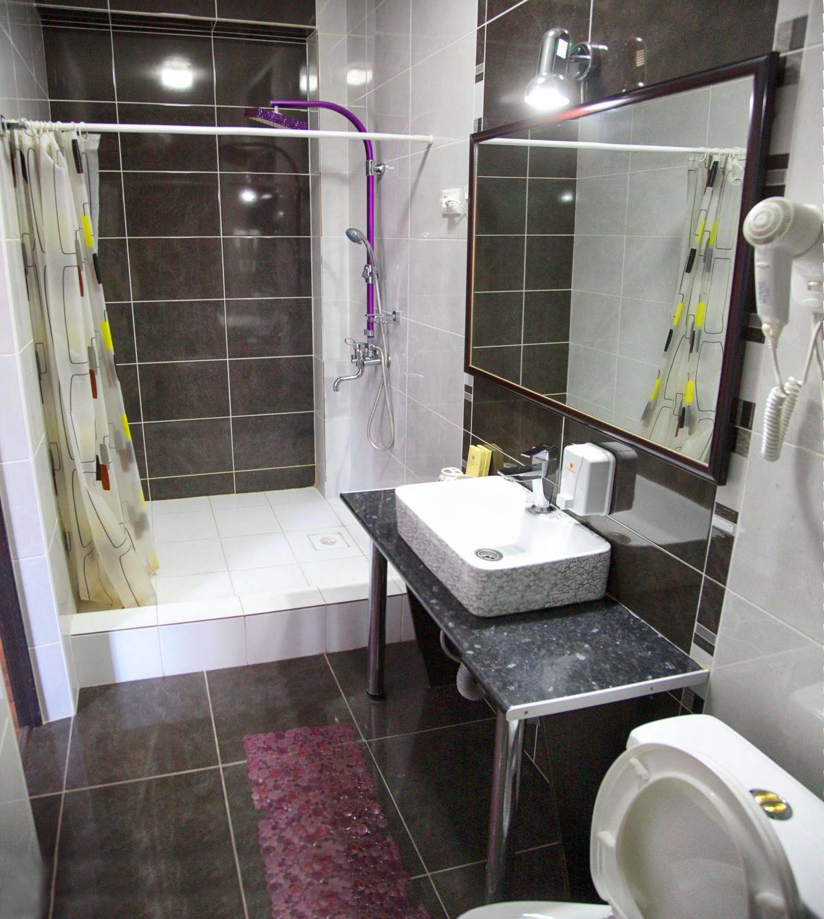 Voyage Hotel Бишкек Экстерьер фото