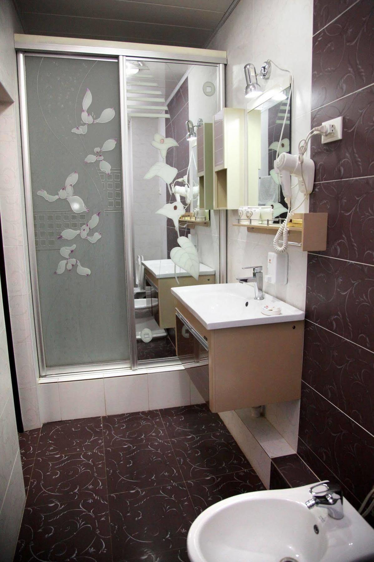 Voyage Hotel Бишкек Экстерьер фото