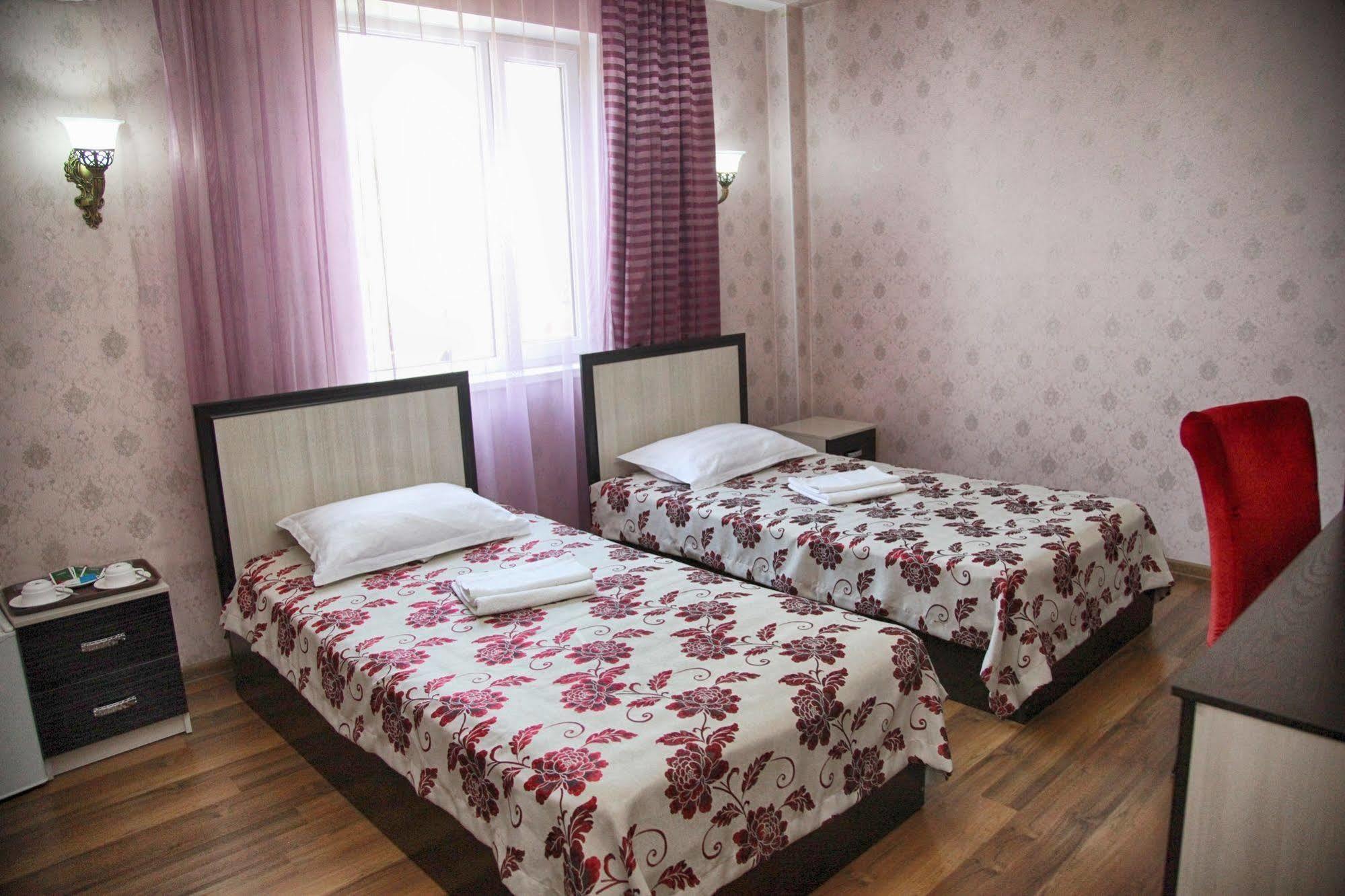 Voyage Hotel Бишкек Экстерьер фото