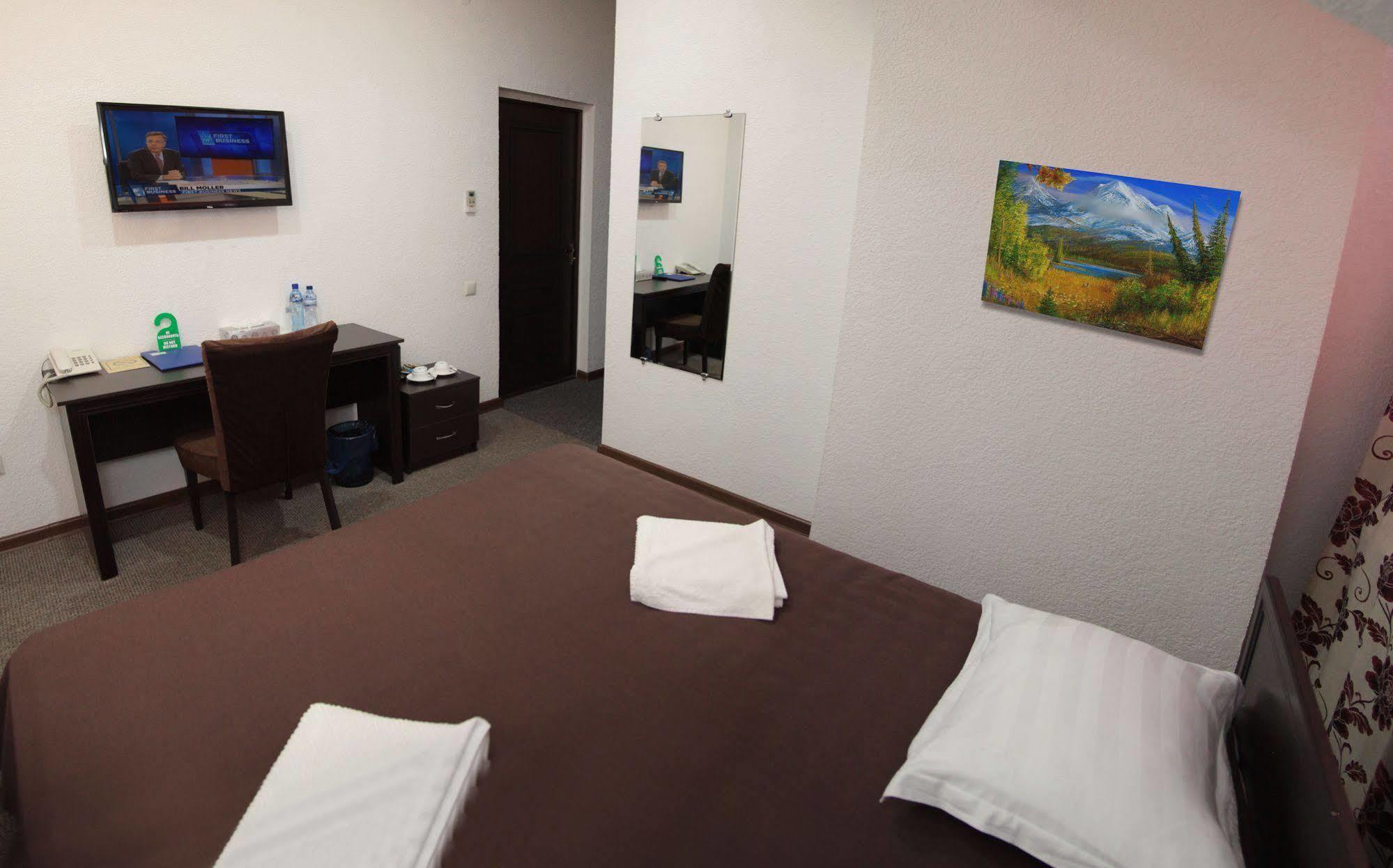 Voyage Hotel Бишкек Экстерьер фото