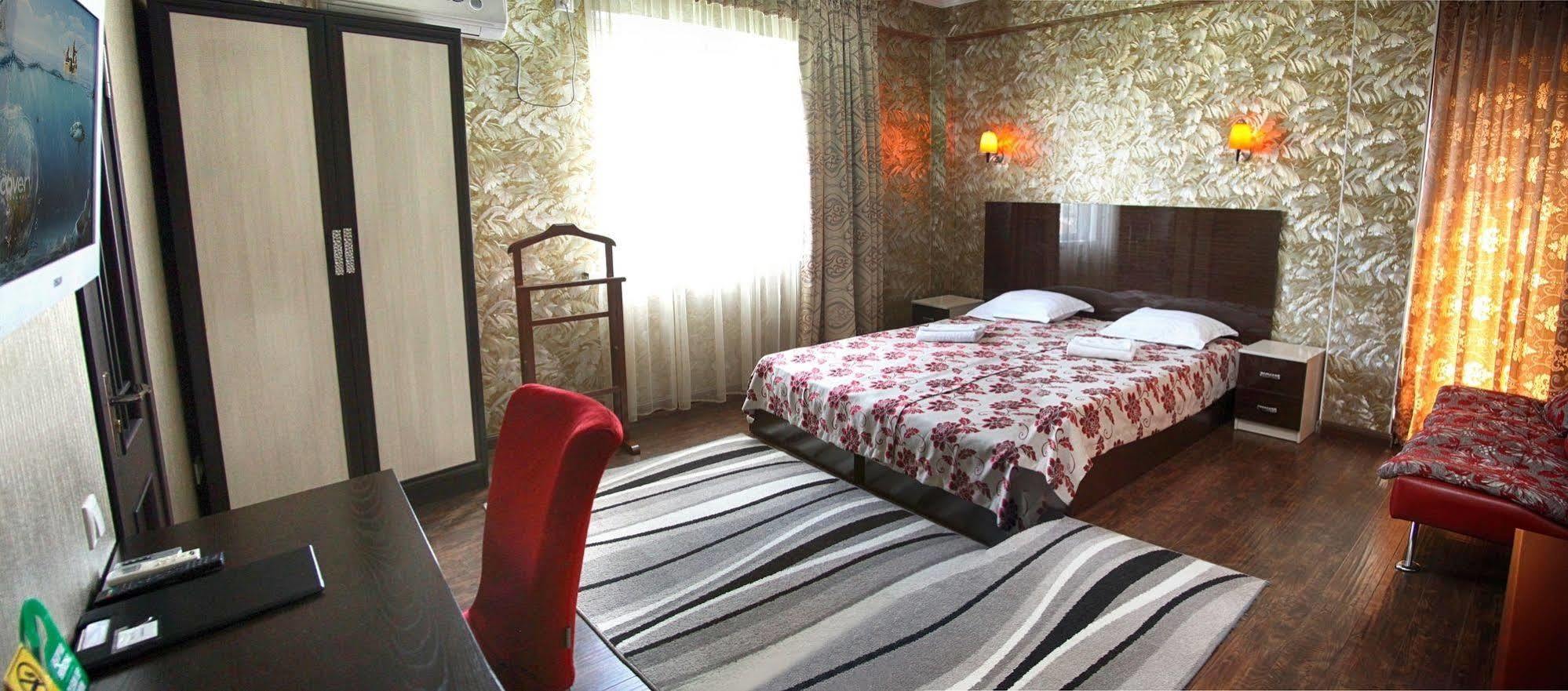 Voyage Hotel Бишкек Экстерьер фото
